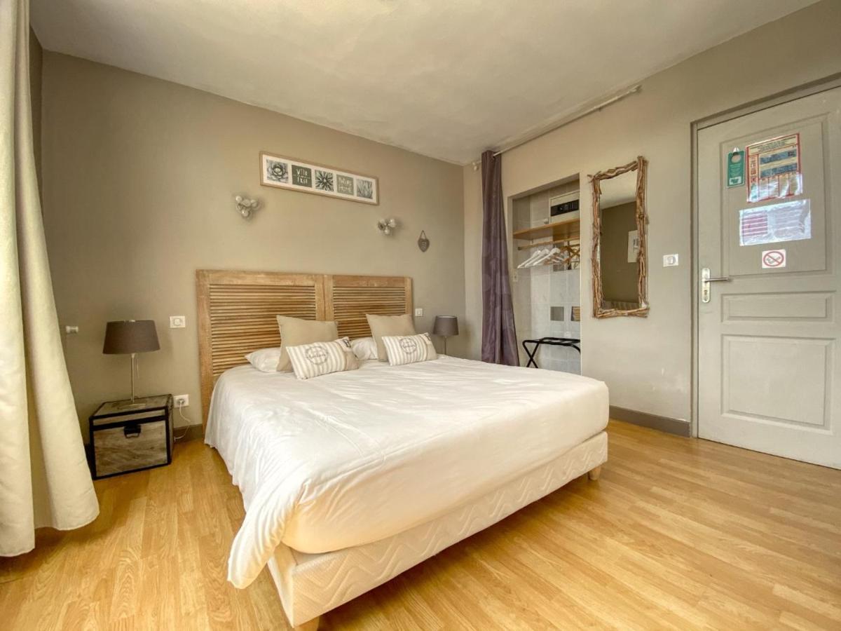 Hotel Le P'Tit Monde Монтиняк Екстериор снимка