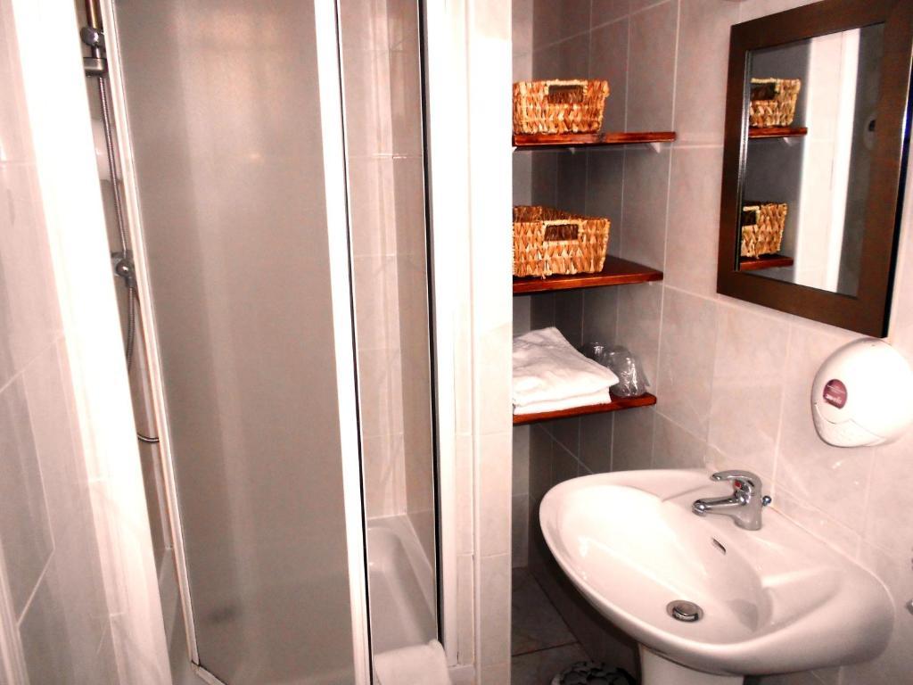 Hotel Le P'Tit Monde Монтиняк Стая снимка