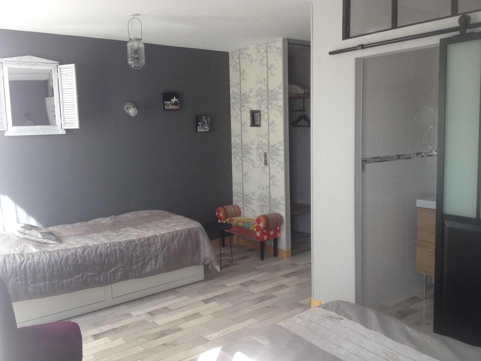 Hotel Le P'Tit Monde Монтиняк Екстериор снимка